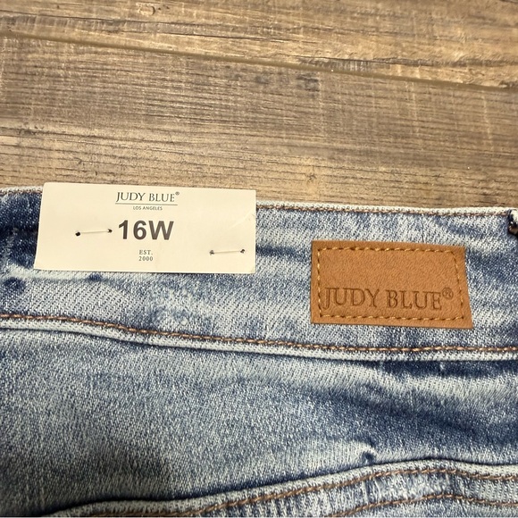 Judy Blue High Waist Flare Fit Denim Blue Distressed
Jeans Women's Size 16W - Picture 7 of 12